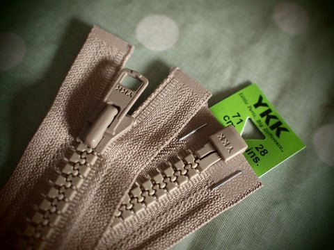YKK Vislon Open End Zip 71cm 28inch Fawn (573)